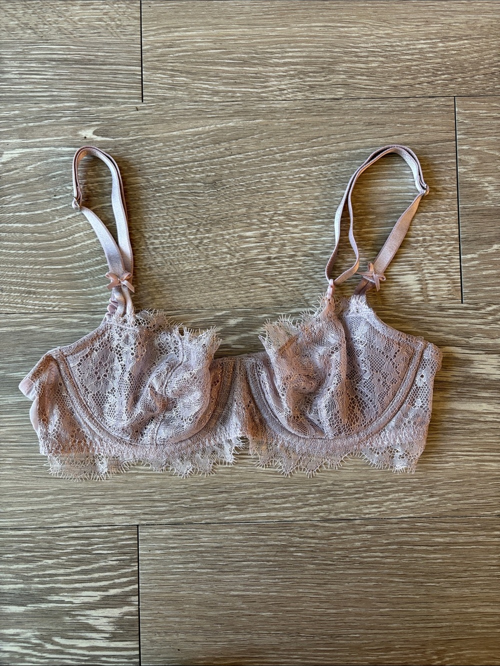 Victoria's Secret Lace Underwire Bra in Dusty Rose